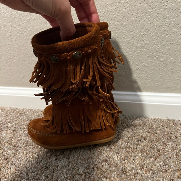 Kids 3 layer fringe boot — size 7 - Picture 4 of 8